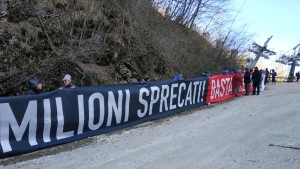 Protesta della Lupus in Fabula all'inaugurazione della bidonvia del Catria il 9 febbraio 2019