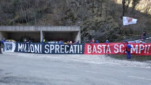 Protesta della Lupus in Fabula all'inaugurazione della bidonvia del Catria il 9 febbraio 2019