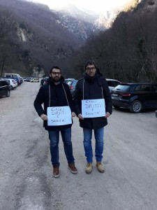 Protesta del sindaco di Cagli a difesa dell'ospedale Celli all'inaugurazione della bidonvia del Catria il 9 febbraio 2019